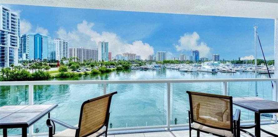 Condo in Sarasota, Florida, 2 bedrooms  № 218213