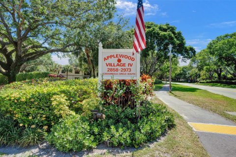 Copropriété à vendre à Coconut Creek, Floride: 2 chambres, 120.77 m2 № 1189827 - photo 1