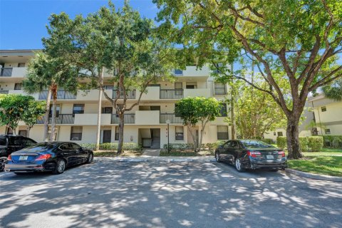 Condo in Coconut Creek, Florida, 2 bedrooms  № 1189827 - photo 3