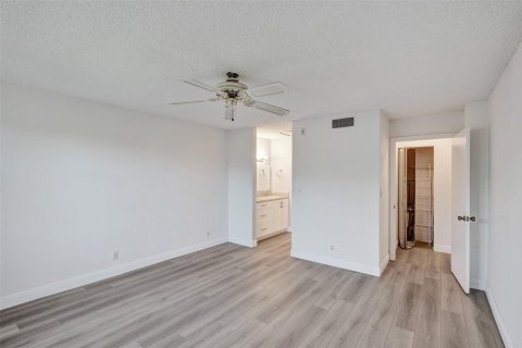 Condo in Coconut Creek, Florida, 2 bedrooms  № 1189827 - photo 18