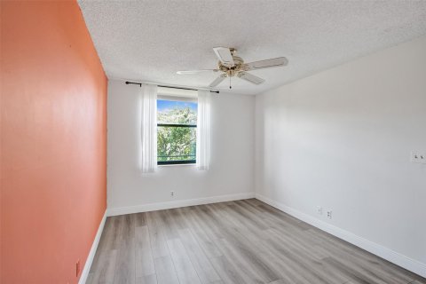 Condo in Coconut Creek, Florida, 2 bedrooms  № 1189827 - photo 22