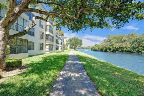 Condo in Coconut Creek, Florida, 2 bedrooms  № 1189827 - photo 4