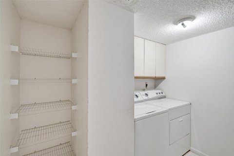 Condo in Coconut Creek, Florida, 2 bedrooms  № 1189827 - photo 8