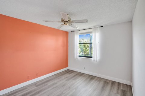 Condo in Coconut Creek, Florida, 2 bedrooms  № 1189827 - photo 25