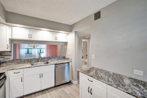 Condo in Coconut Creek, Florida, 2 bedrooms  № 1189827 - photo 28