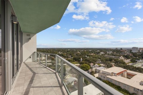 Condo in Saint Petersburg, Florida, 2 bedrooms  № 1382379 - photo 23