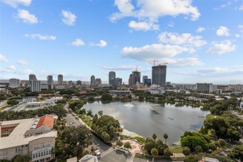 Condo in Saint Petersburg, Florida, 2 bedrooms  № 1382379 - photo 2