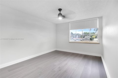 Condo in Miramar, Florida, 3 bedrooms  № 1290832 - photo 19