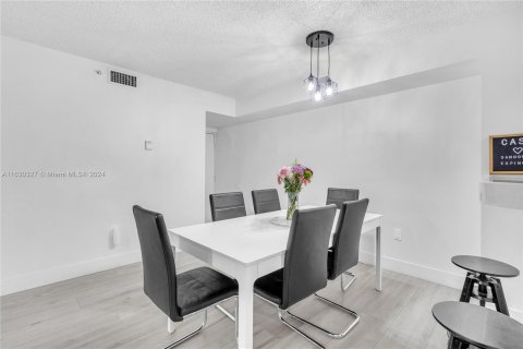 Condo in Miramar, Florida, 3 bedrooms  № 1290832 - photo 8