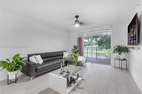 Copropriété à vendre à Miramar, Floride: 3 chambres, 100.33 m2 № 1290832 - photo 4