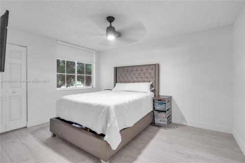 Condo in Miramar, Florida, 3 bedrooms  № 1290832 - photo 12