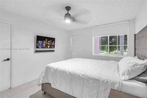 Condo in Miramar, Florida, 3 bedrooms  № 1290832 - photo 13