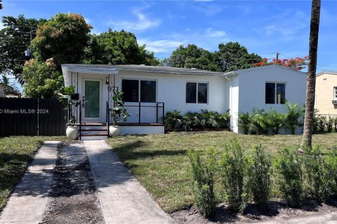 House in North Miami Beach, Florida 3 bedrooms, 117.06 sq.m. № 1290739 - photo 2