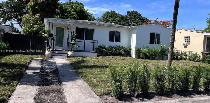 House in North Miami Beach, Florida 3 bedrooms, 117.06 sq.m. № 1290739