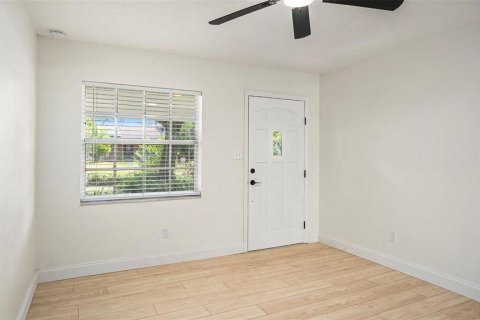 House in Tampa, Florida 3 bedrooms, 125.42 sq.m. № 1419595 - photo 4