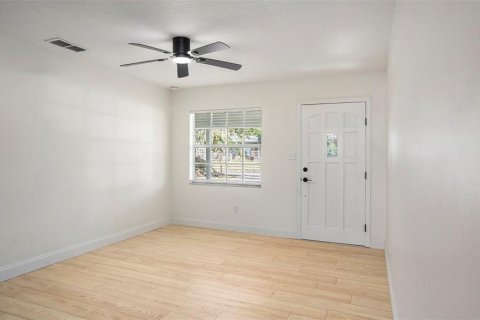 House in Tampa, Florida 3 bedrooms, 125.42 sq.m. № 1419595 - photo 5