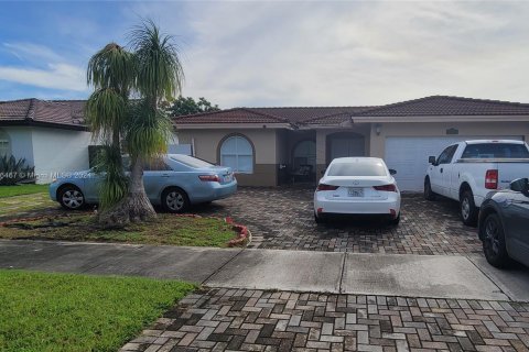 Villa ou maison à vendre à Miami, Floride: 4 chambres, 153.66 m2 № 1380099 - photo 1