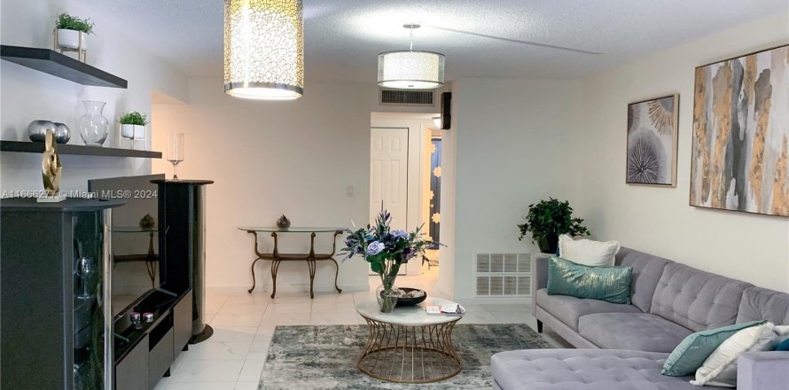 Condo in Plantation, Florida, 2 bedrooms  № 1380076