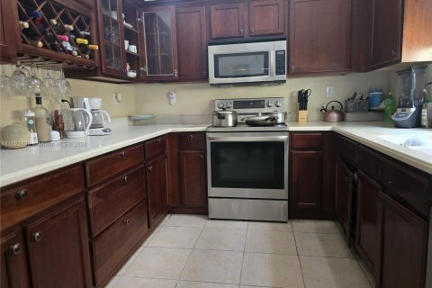 Casa en venta en Miami Gardens, Florida, 4 dormitorios, 226.77 m2 № 1270569 - foto 7