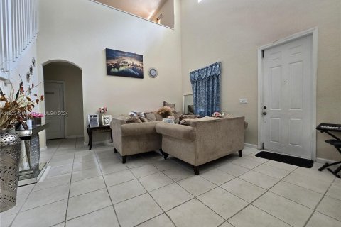 Villa ou maison à vendre à Miami Gardens, Floride: 4 chambres, 226.77 m2 № 1270569 - photo 5