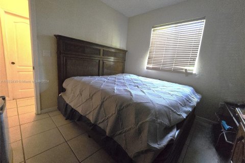 Casa en venta en Miami Gardens, Florida, 4 dormitorios, 226.77 m2 № 1270569 - foto 15