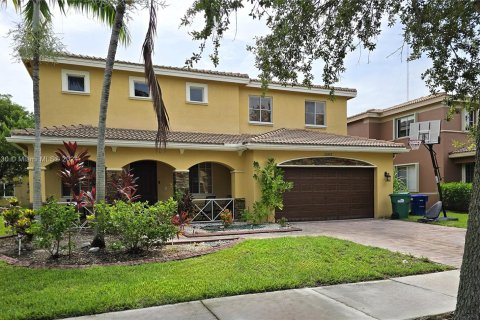 Villa ou maison à vendre à Miami Gardens, Floride: 4 chambres, 226.77 m2 № 1270569 - photo 2