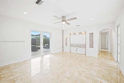 Casa en venta en Cutler Bay, Florida, 3 dormitorios, 93.18 m2 № 1351804 - foto 8