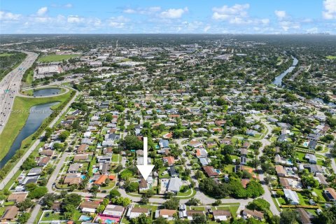 House in Cutler Bay, Florida 3 bedrooms, 93.18 sq.m. № 1351804 - photo 29