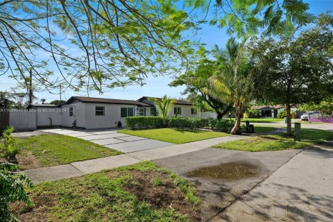 Casa en venta en Cutler Bay, Florida, 3 dormitorios, 93.18 m2 № 1351804 - foto 2