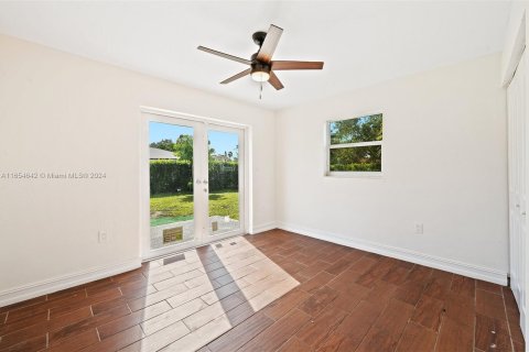 Villa ou maison à vendre à Cutler Bay, Floride: 3 chambres, 93.18 m2 № 1351804 - photo 16