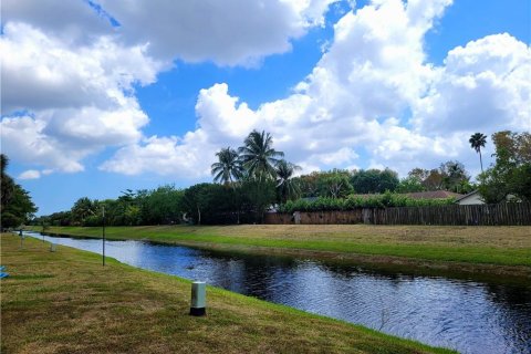 Condo in Coral Springs, Florida, 2 bedrooms  № 1160296 - photo 2