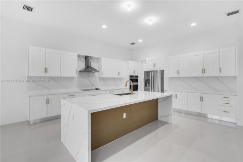 Casa en venta en Davie, Florida, 6 dormitorios, 549.8 m2 № 1348366 - foto 14