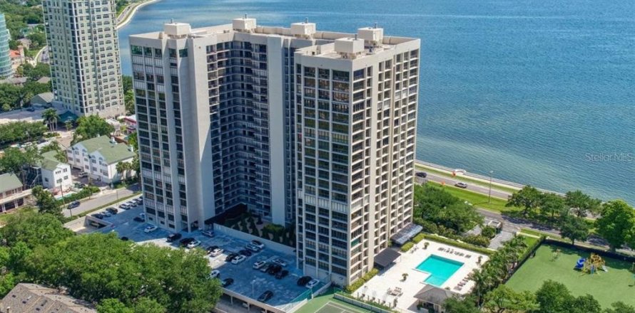 Condominio en Tampa, Florida, 2 dormitorios  № 1336172