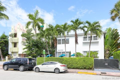 Condo in Miami Beach, Florida, 1 bedroom  № 686289 - photo 14