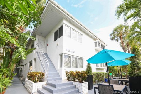 Condo in Miami Beach, Florida, 1 bedroom  № 686289 - photo 11