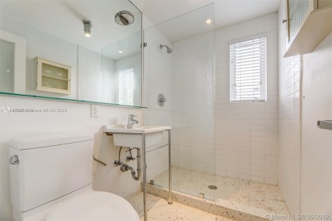 Condo in Miami Beach, Florida, 1 bedroom  № 686289 - photo 2