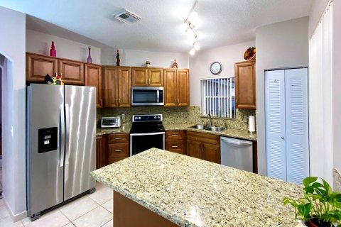 Villa ou maison à vendre à Pembroke Pines, Floride: 3 chambres, 190.26 m2 № 996041 - photo 25