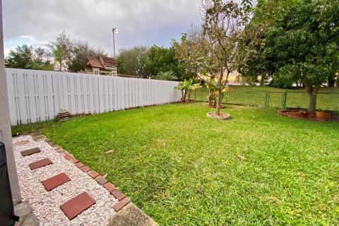 House in Pembroke Pines, Florida 3 bedrooms, 190.26 sq.m. № 996041 - photo 5