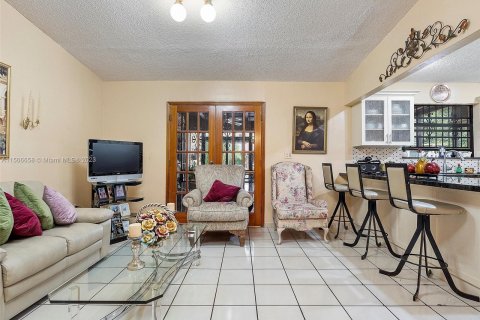 House in Miami, Florida 3 bedrooms, 163.23 sq.m. № 923931 - photo 15