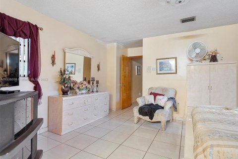 House in Miami, Florida 3 bedrooms, 163.23 sq.m. № 923931 - photo 29