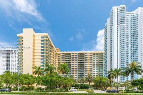 Studio in the Condo in Hollywood, Florida  № 1206561 - photo 16