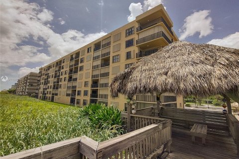 Condo in Jensen Beach, Florida, 2 bedrooms  № 25928 - photo 23