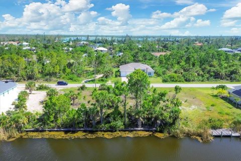 Terreno en venta en Port Charlotte, Florida № 1302895 - foto 1