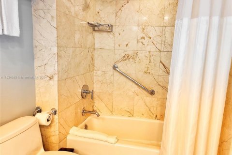 Condo in Fort Lauderdale, Florida, 2 bedrooms  № 1011419 - photo 7