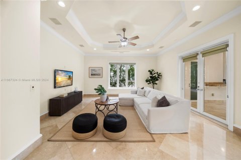 House in Miami, Florida 6 bedrooms, 575.81 sq.m. № 1381750 - photo 18