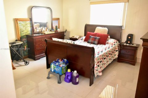 Condominio en venta en Hialeah, Florida, 2 dormitorios, 83.89 m2 № 1415528 - foto 9