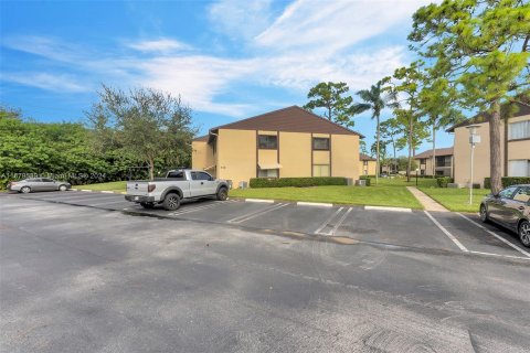 Condo in Greenacres, Florida, 2 bedrooms  № 1412253 - photo 28