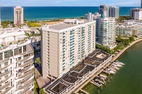 Condo in Miami Beach, Florida, 1 bedroom  № 1412209 - photo 5