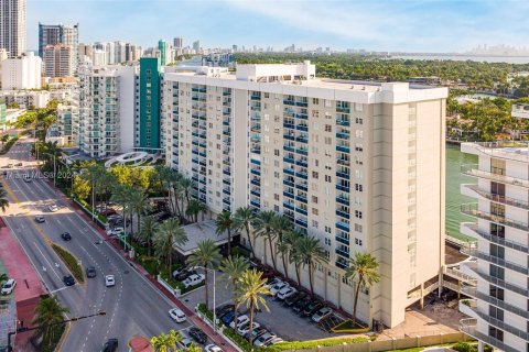 Condo in Miami Beach, Florida, 1 bedroom  № 1412209 - photo 7