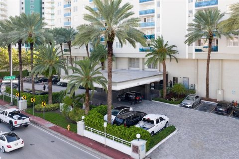 Condo in Miami Beach, Florida, 1 bedroom  № 1412209 - photo 8